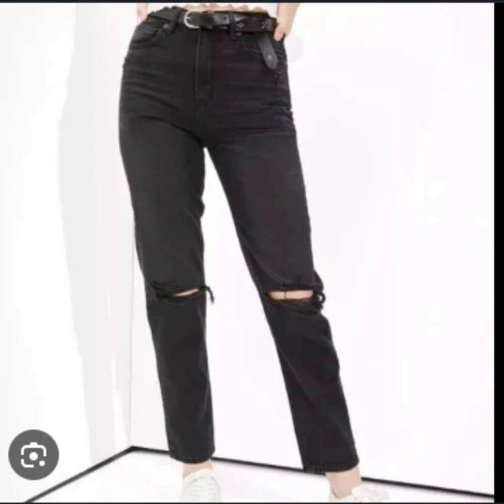 American Eagle Mom Straight Jean distressed black size 6